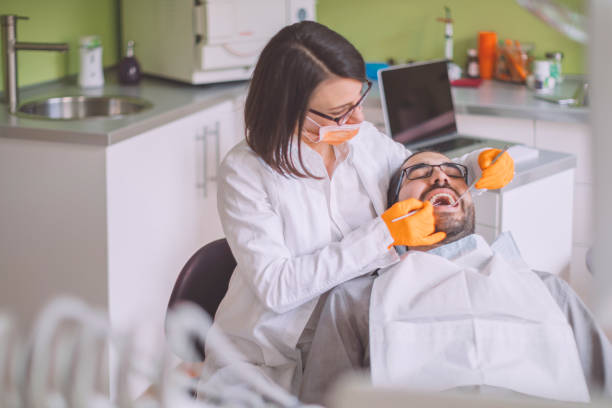 Best Emergency Tooth Extraction in Lake Clarke Shores, FL